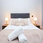 Birmingham Gem 2-Bed With Netflix, Fun & Parking