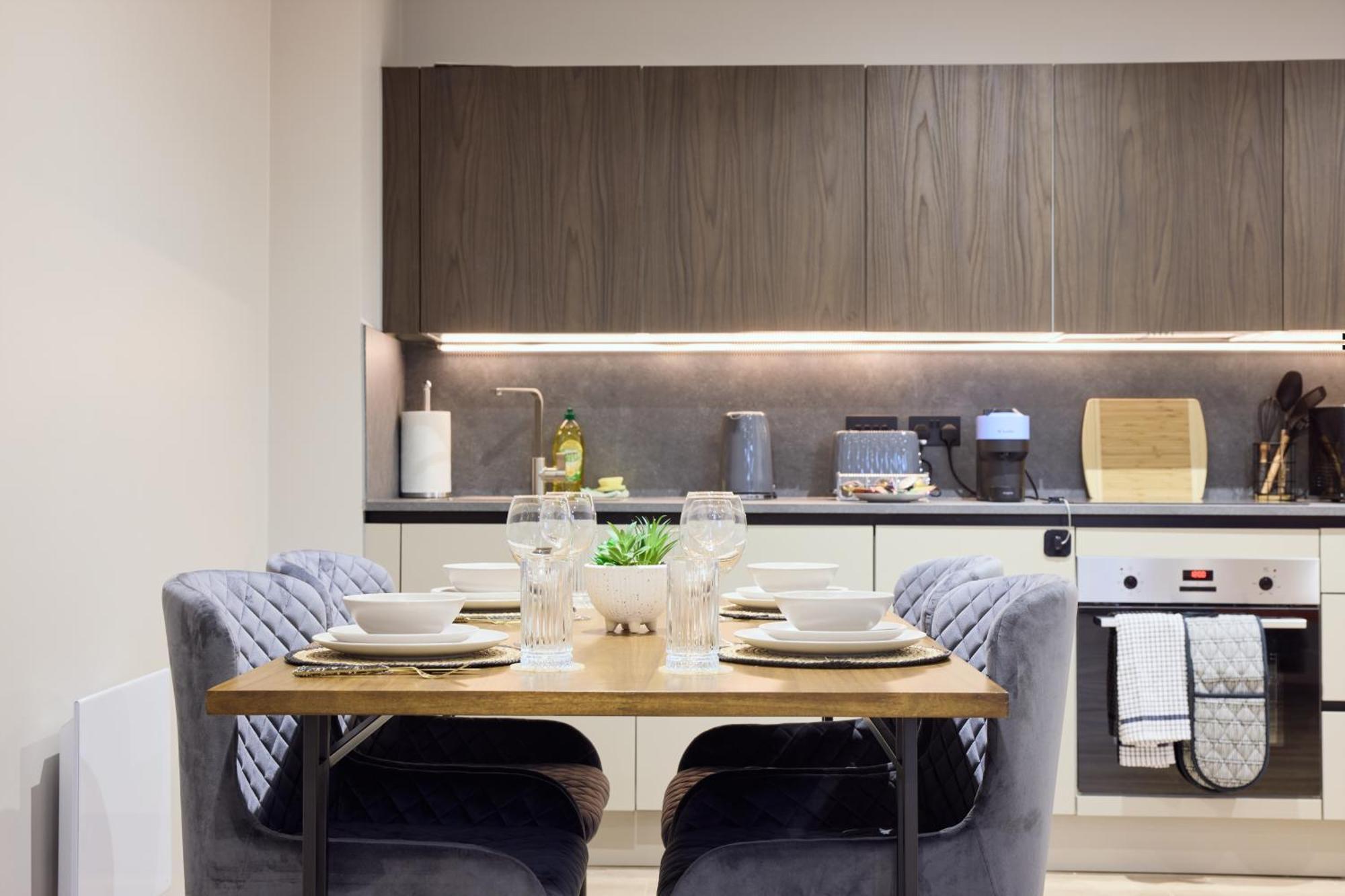 Apartment Gem 2-bed With Netflix, Fun & Parking