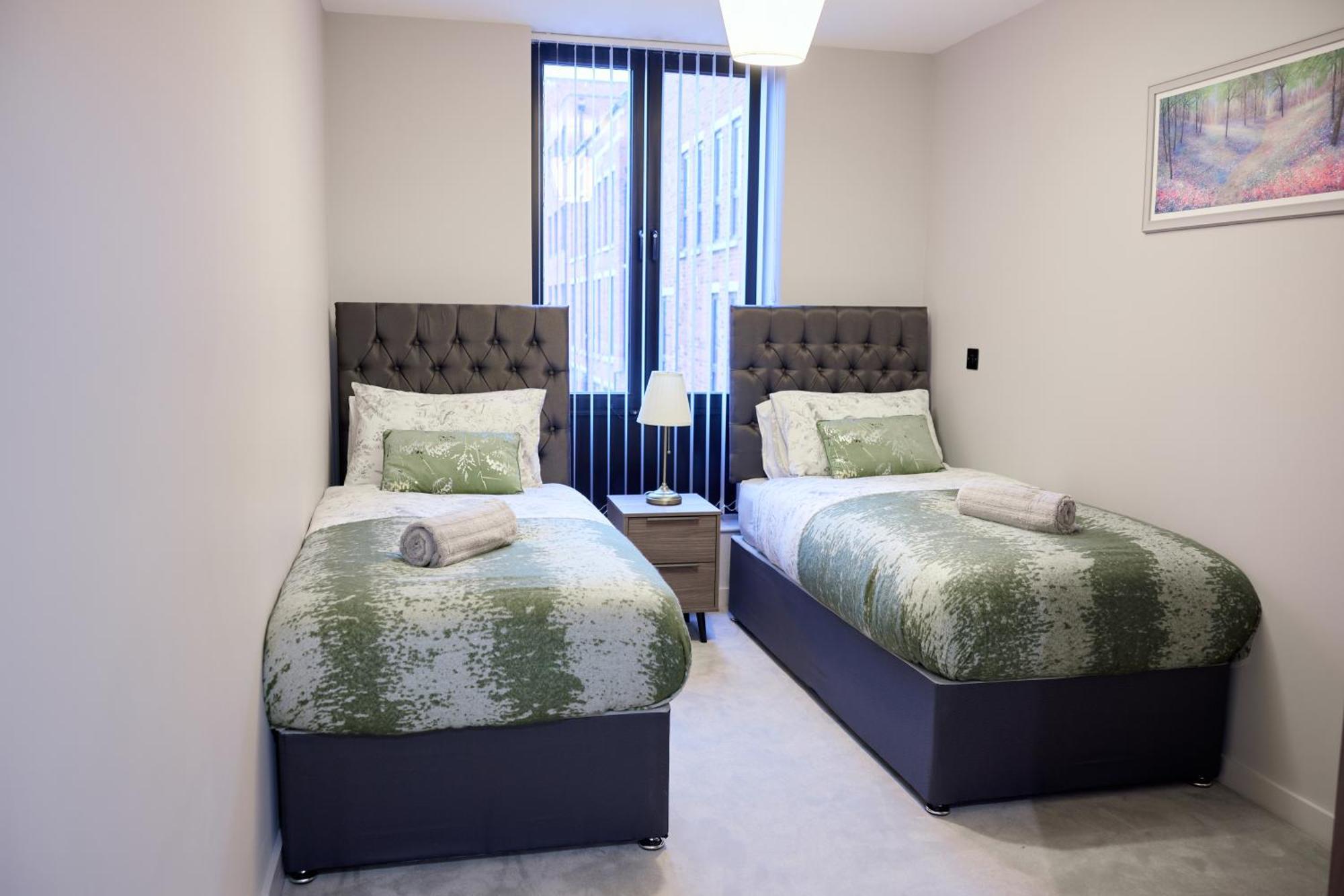 Gem 2-bed With Netflix, Fun & Parking Apartment