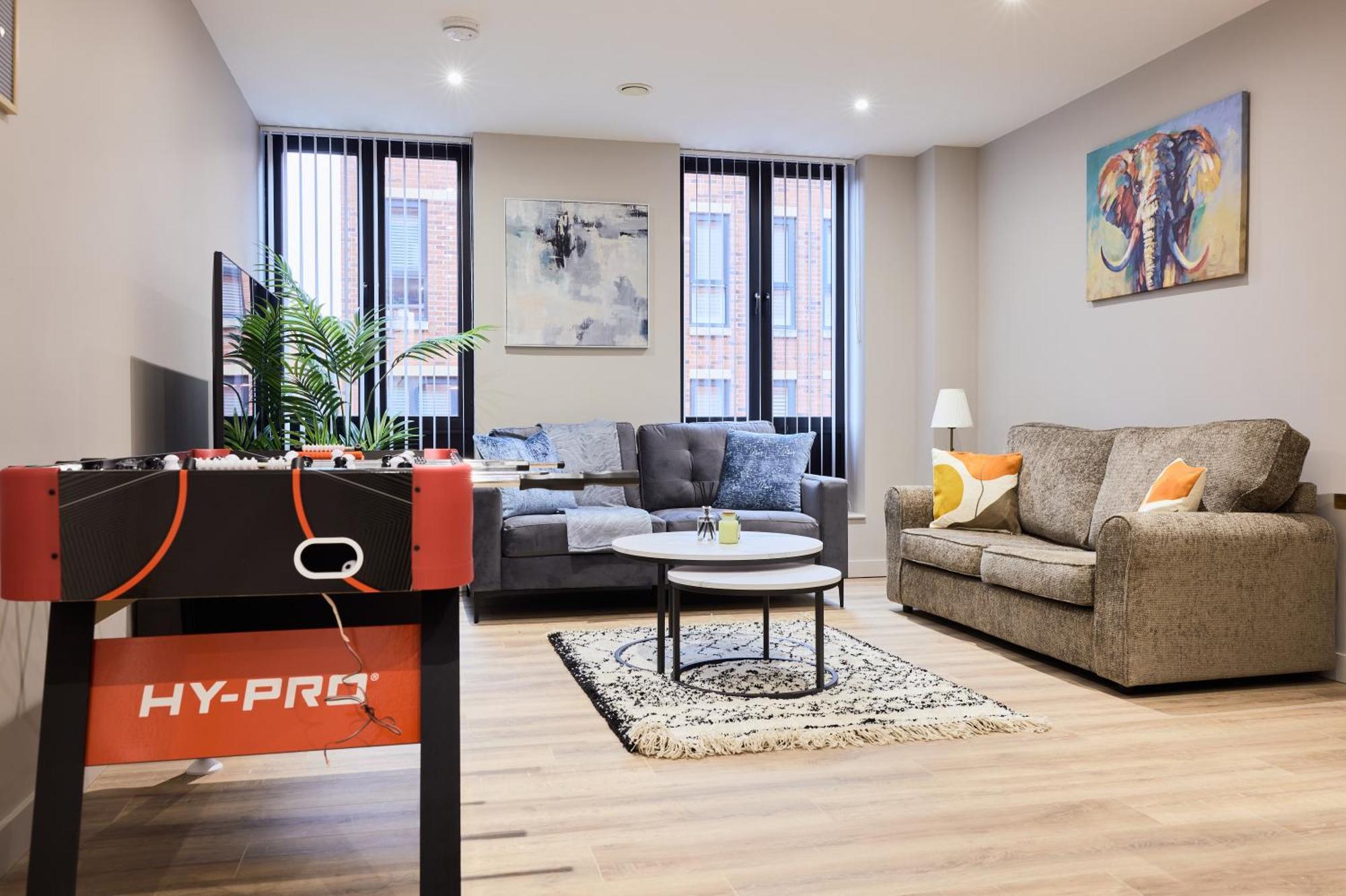 Apartment Gem 2-bed With Netflix, Fun & Parking *