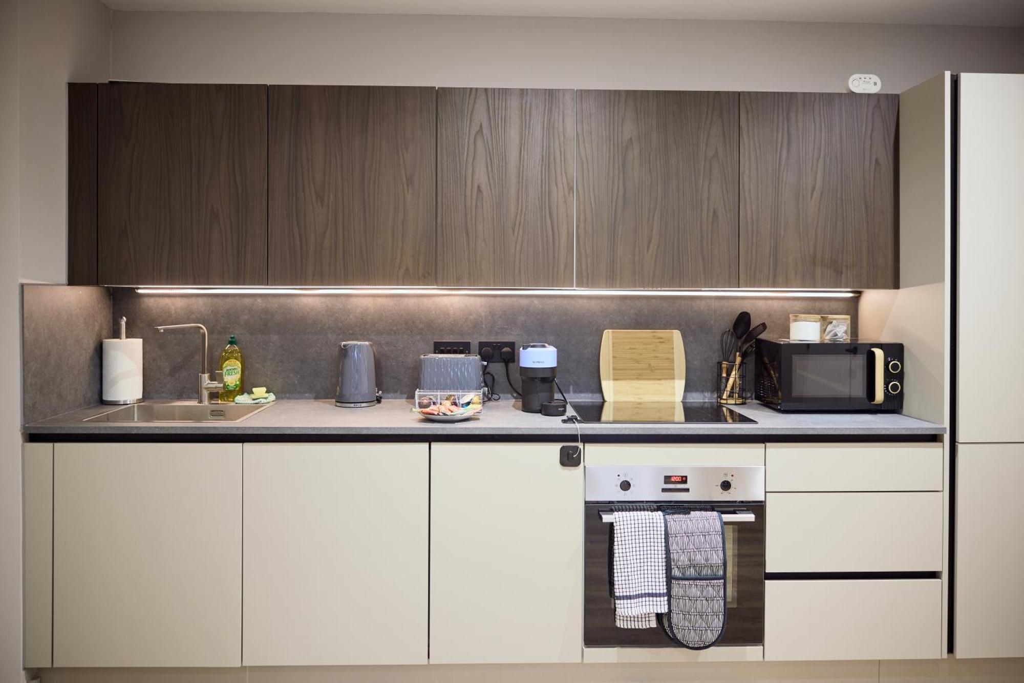 Gem 2-bed With Netflix, Fun & Parking Apartment *