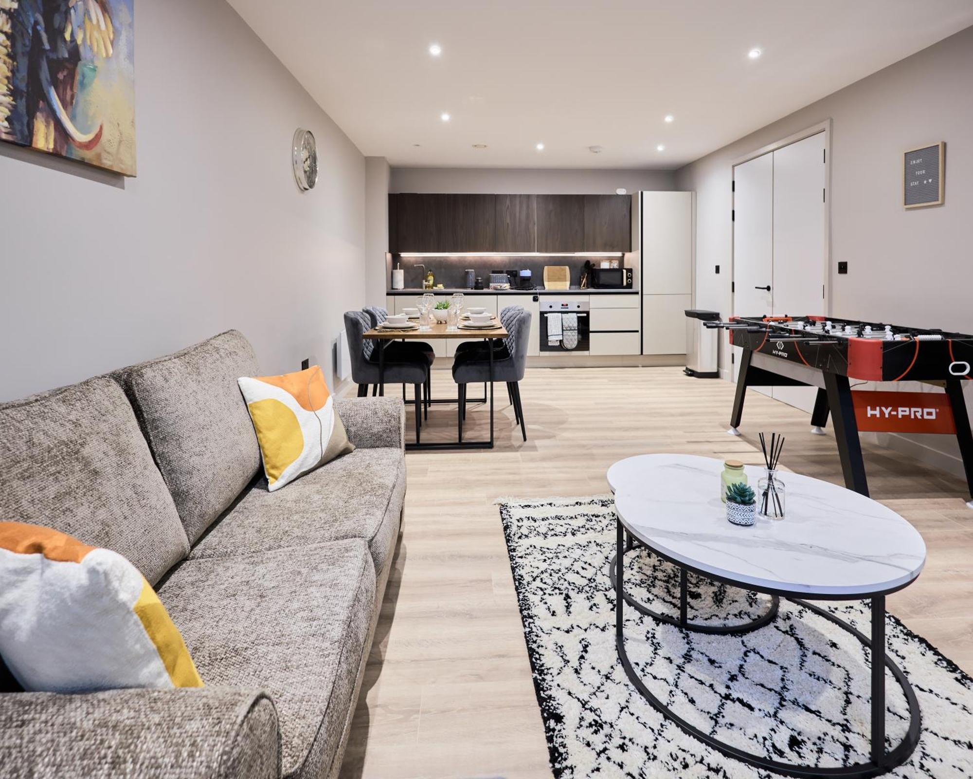 Apartment Gem 2-bed With Netflix, Fun & Parking *