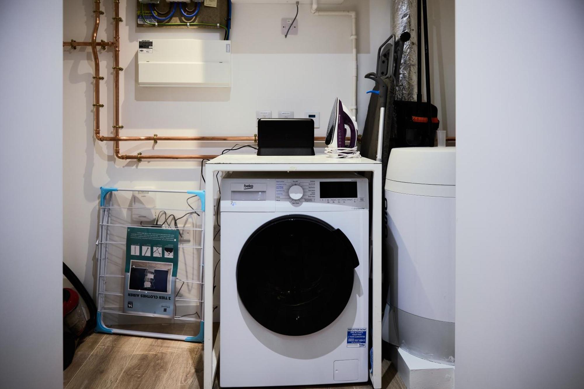 Gem 2-bed With Netflix, Fun & Parking Apartment Birmingham