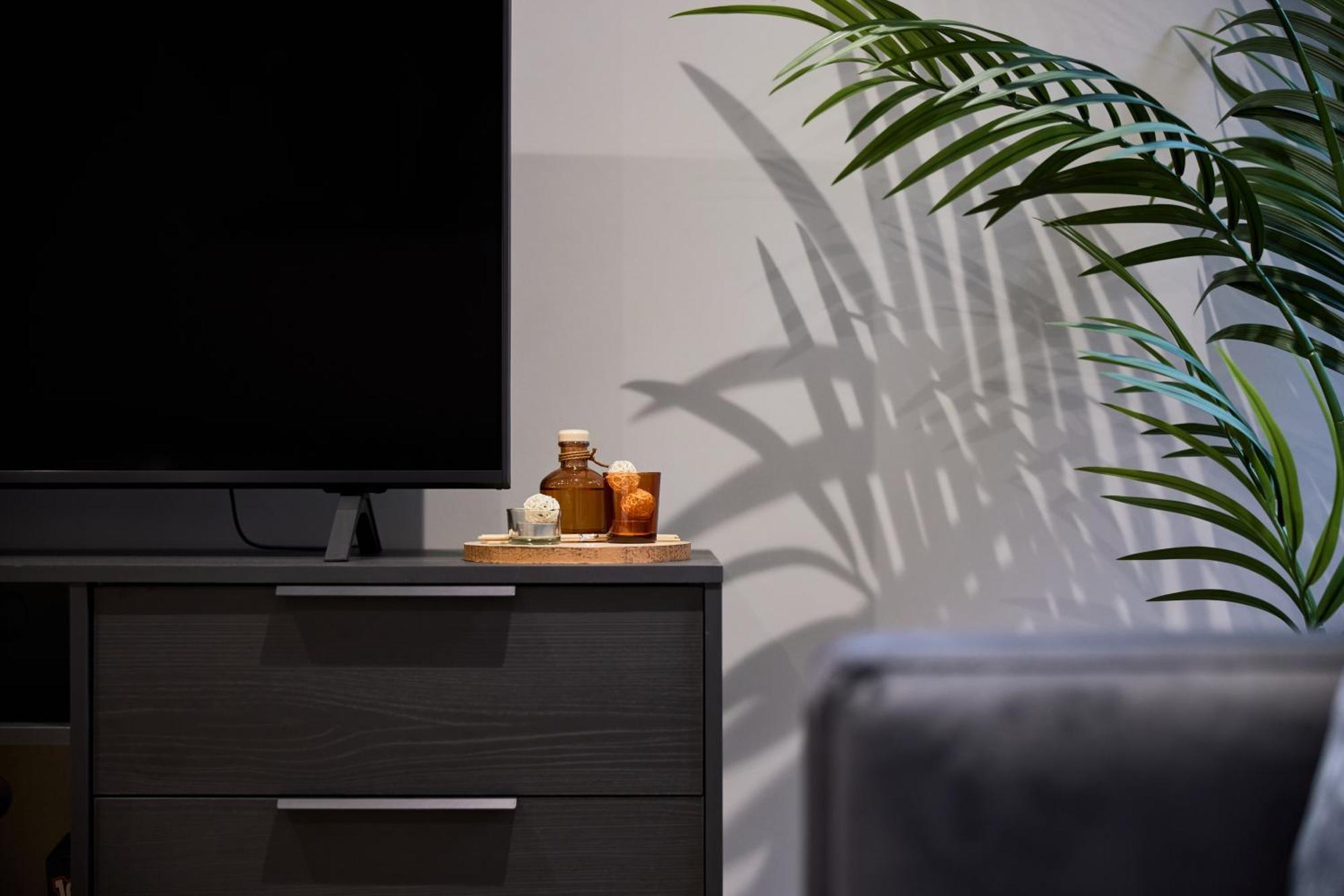 Apartment Gem 2-bed With Netflix, Fun & Parking