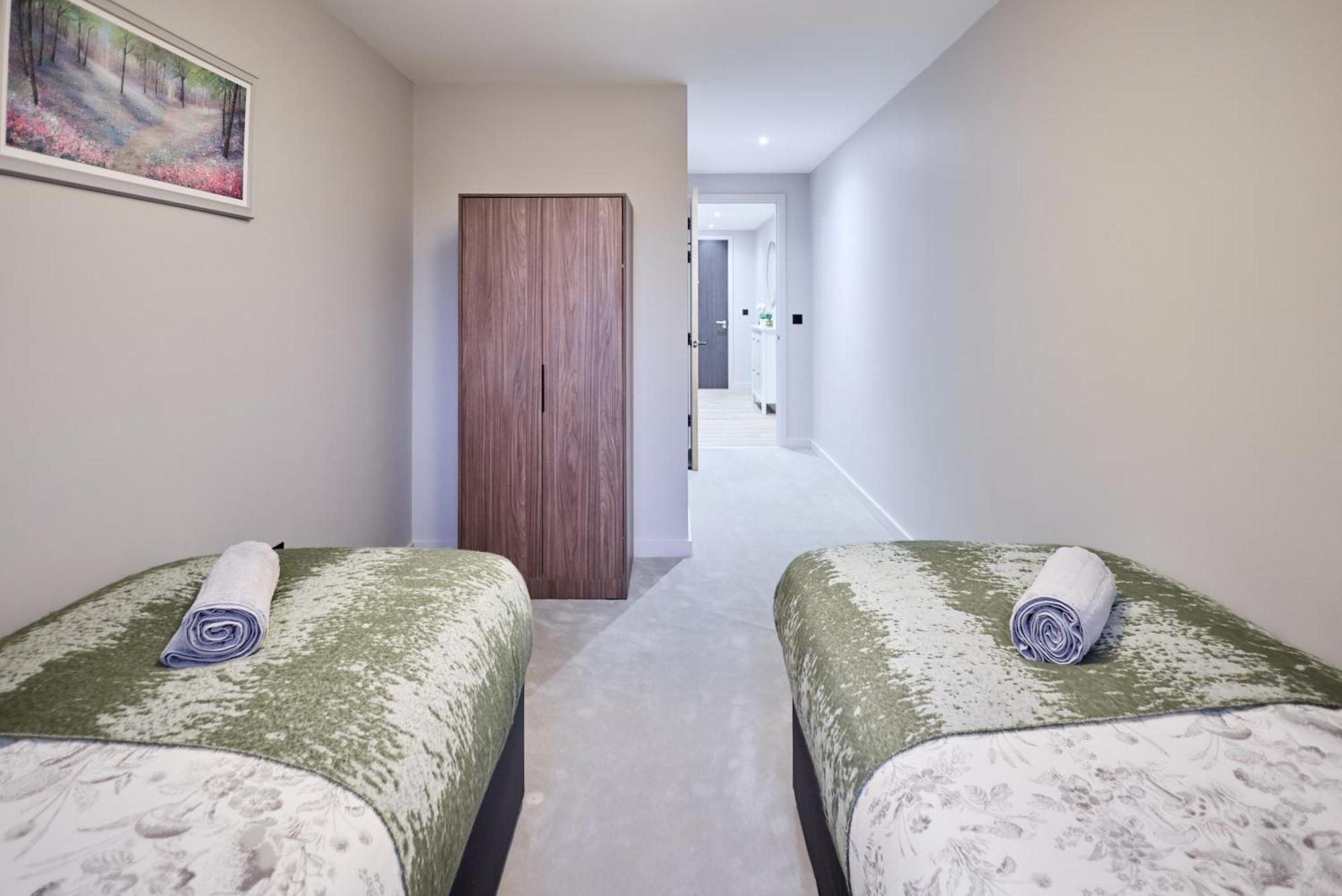 Gem 2-bed With Netflix, Fun & Parking Apartment *