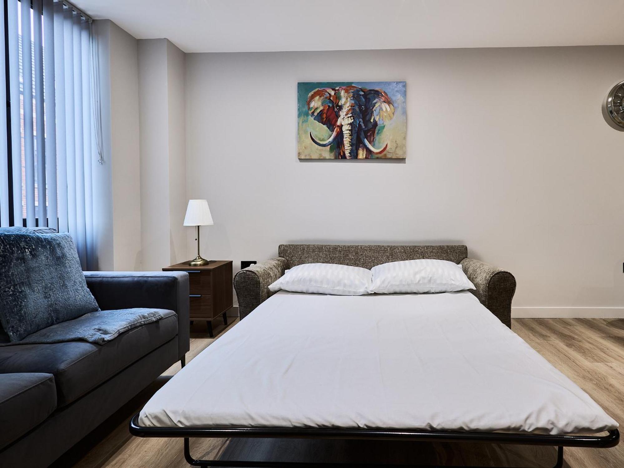 Gem 2-bed With Netflix, Fun & Parking Apartment